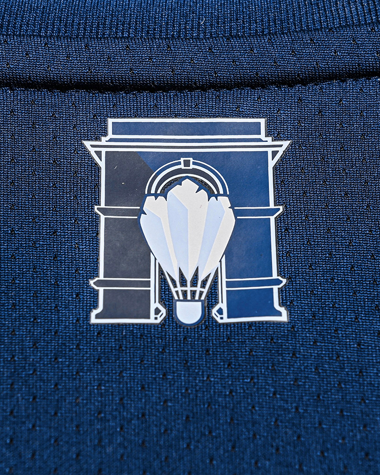 The shuttlecock sculpture/Rosedale Memorial Arch icon on Sporting KC’s state line jerseys. SPORTING KANSAS CITY