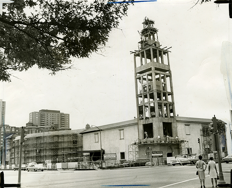 Giralda Tower under construction, 1967.
