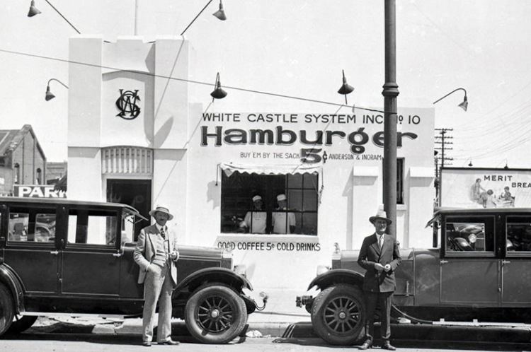 Walter Anderson (left) and Billy Ingram outside White Castle No. 10 in Wichita, 1930s. WHITE CASTLE SYSTEM, INC.