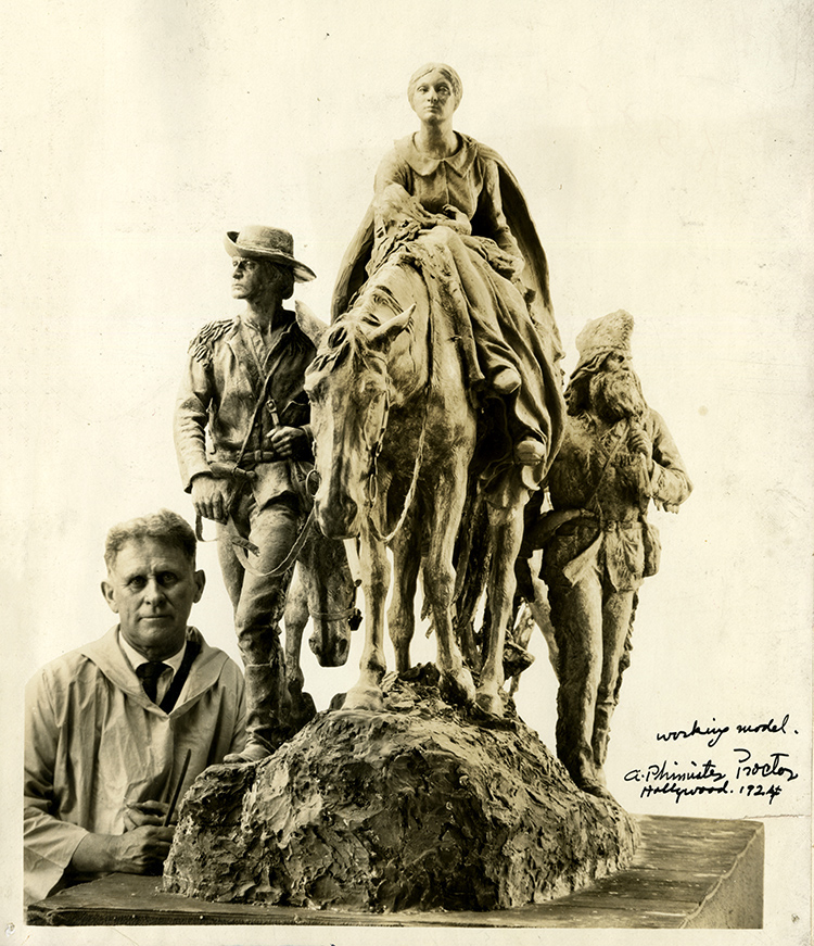 Proctor with a working model of Pioneer Mother, 1924 | KANSAS CITY PUBLIC LIBRARY