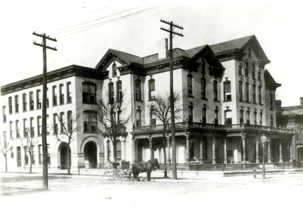 Old Virginia Hotel at 11th and Washington Streets, Kansas City, MO. .