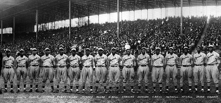 The 1924 Monarchs team at Muehlebach Field.