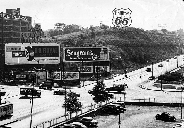 Signboard Hill at Main Street and Pershing Road, 1949. THE KANSAS CITY STAR