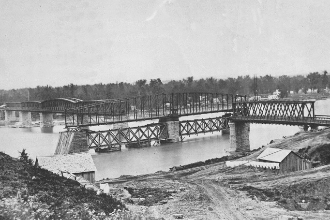 Hannibal Bridge in the open position to allow boats to pass through