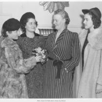 Dorothy Thompson with College Students